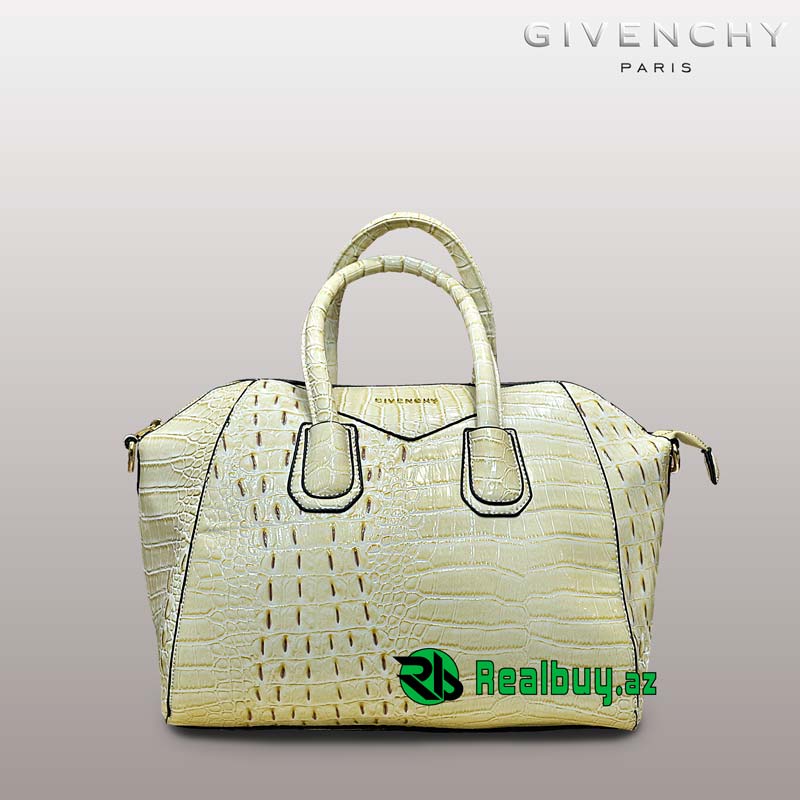 1465839918givency-canta
