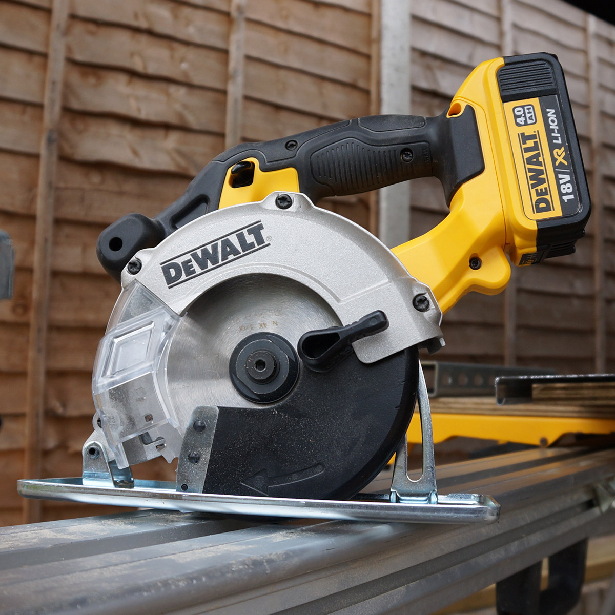 1479925599DEWALT_DCS373M2