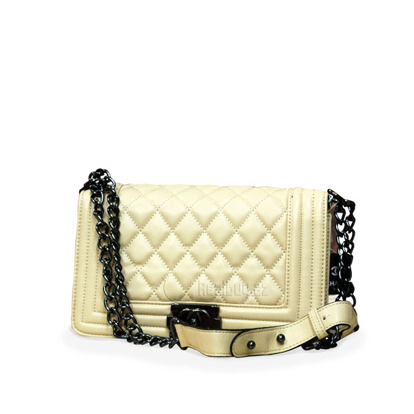 1491333150chanel-ceyin-sumkalari