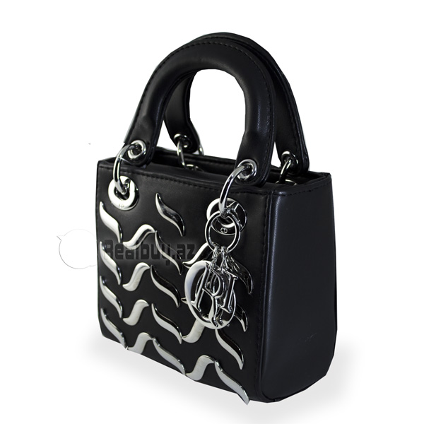 1492425473dior-deri-matereal